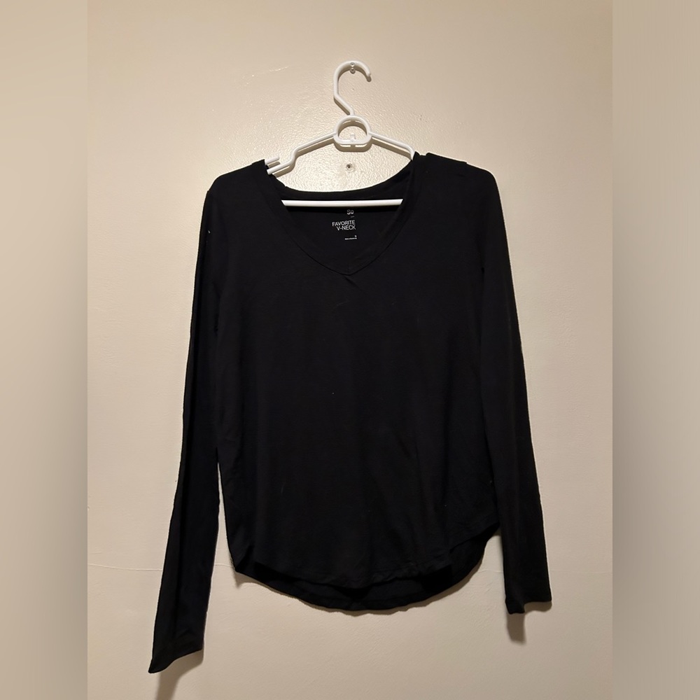 Long Sleeve Black V Neck 🖤✨